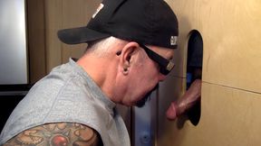 Ebony Man Milked At The Gloryhole