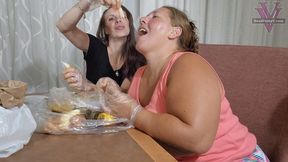 Vicky Feeds Mandy to gain- 1080p