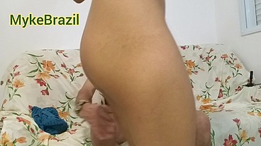 A novinha danca aquele funk mete gostoso e ganha leite quente (Alice Vasconcellos)