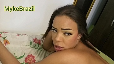 A novinha danca aquele funk mete gostoso e ganha leite quente (Alice Vasconcellos)