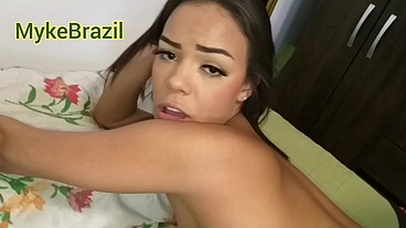 A novinha danca aquele funk mete gostoso e ganha leite quente (Alice Vasconcellos)