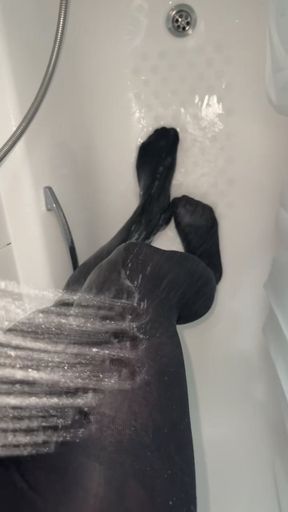 Showering in my pantyhose