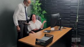 Iluvshauna Fucked on the Desk at Work Bts