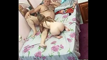 LOIRA DE 24 ANOS BOA DE CAMA ADORA COROA
