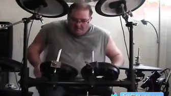 Hairy Italian Daddy Bear Gets Amateur Blowjob and Handjob