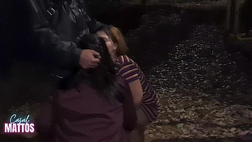 Na praça da cidade dando a buceta e mamando os motoboy IFOOD - levamos muita porra na boca - Casal Da Praia Ofc - Nicoly Mattos - Lukas Zaad - Dai Da Praia - Paulinho Da Praia Grande