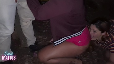 Na praça da cidade dando a buceta e mamando os motoboy IFOOD - levamos muita porra na boca - Casal Da Praia Ofc - Nicoly Mattos - Lukas Zaad - Dai Da Praia - Paulinho Da Praia Grande