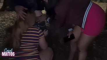 Na praça da cidade dando a buceta e mamando os motoboy IFOOD - levamos muita porra na boca - Casal Da Praia Ofc - Nicoly Mattos - Lukas Zaad - Dai Da Praia - Paulinho Da Praia Grande
