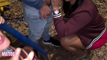 Na praça da cidade dando a buceta e mamando os motoboy IFOOD - levamos muita porra na boca - Casal Da Praia Ofc - Nicoly Mattos - Lukas Zaad - Dai Da Praia - Paulinho Da Praia Grande
