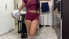 masaje para mi deliciosa hijastra - mi padrastro se ofrece para hacerme masaje pero dice que tiene que empezar con mis nalgas