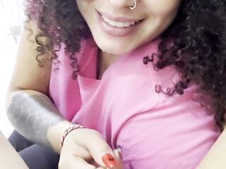 Roomie me ENGAÑA para chupar su COÑO con un dulce