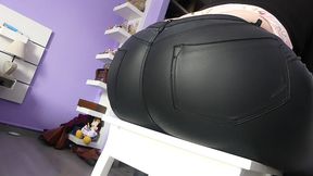 nini divine s huge ass is very tight in these leggings!