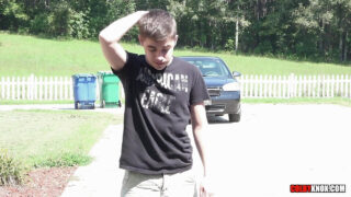 Heta unga hingstar Eli Lincoln och Cameron Taylor slickar kuk, runkar tillsammans och njuter sedan av djupt rövknull och cumshots