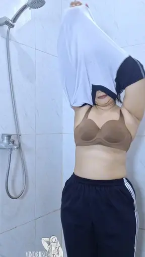 Stepbrother gets a taste of sister-in-law's juicy body after PE class