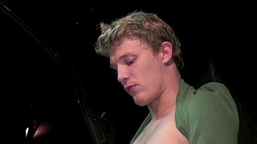 618 twink barman fucked by Kameron FROST