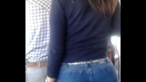 ricas nalgas en el autobus