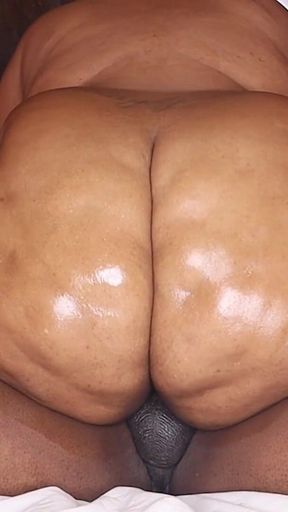 Juicy Redd Takes This BBC to Nut