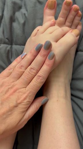 Britney's pretty feet, legs and toes