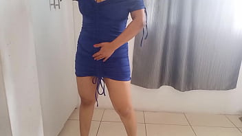 THE STEP-COUSIN IN POLITICAL OF THE WELL-KNOWN INFLUENCER GETS ON THE EDGE OF THE BED TO MASTURBATE, REALLY HOMEMADE.