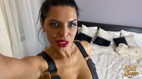kira queen rubs her clit to a gushing orgasmic finish!