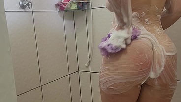 Madrasta gostosoa foi tomar banho em casa!!