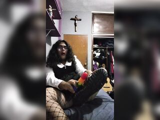 Chunky Trans beauty playing with sextoy