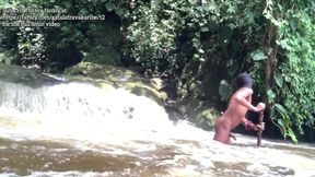 Negrita rica cumming hard first time naked at waterfall