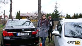 Hunt4k. un sexo caliente con una guapa cuesta como un coche nuevo e increíble
