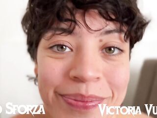 Victoria Vutiuk coge apasionadamente con Ciro Sforza hasta tener un squirt