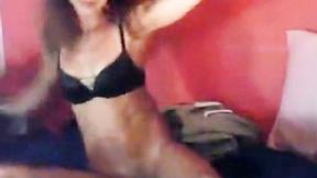 ”I'm Dj In A Disco & This Arab Babe Loves DJs.”