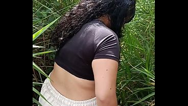 Real couple outdoor peeing fetish in the woods