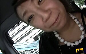 Pure japanese adult video, japanese girl sucks an amateur guy in a running car before getting
