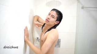 Bañando mi cabello largo y sedoso