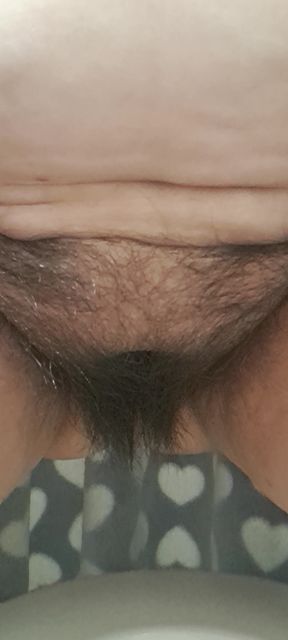 I Drips Urine on Her Pussy Hairs