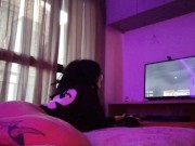 Sua namoradinha fofa jogando Minecraft sem calcinha ..