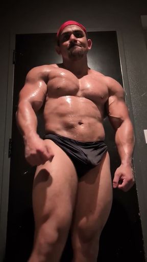 Hot Muscular Bodybuilder Poses and Flexes Naked