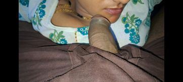 Indian girlfriend given blowjob till cum in mouth