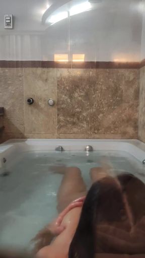 Captivating moment from &quot;Come take a bath with Alice Lima&quot;