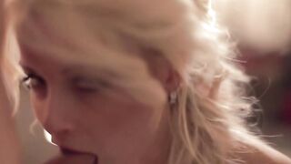 Gorgeous cocksucker is the perfect blowjob Christmas gift