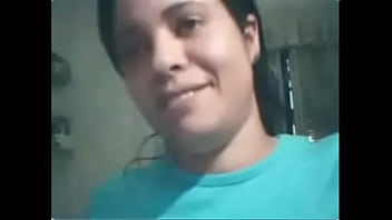 PornoProfessora Daniela Safada tira a camiseta azul e a calcinha preta bate uma siririca gostosa na sua buceta quente e molhadachupando os dedos melados para depois dar aquela arrombada na buceta com o dildo dela melando-o at&eacute_ as bolas e depois lam