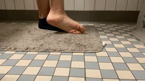 SEXY SOLES UNDRESSING FOR SHOWERING - MOV HD