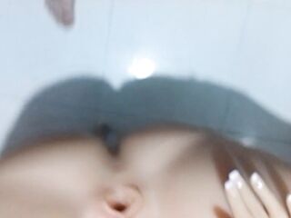 Chica tetona gringa se vino a colombia para recibir una pequeña polla blanca