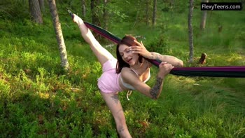 Angela Les: Tattooed Teen (18+) Flexi Babe's Perfect Performance