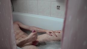 My Biggest Shakeing Orgasm in the Bathtube!