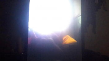 Me hace videollamada por whatssap mientras la coge el novio, asi que lo grabe con otra camara!!