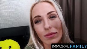 Blonde amateur sucks and rides massive monster cock at the picnic