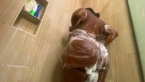 Booty bouncing crazy on the dick