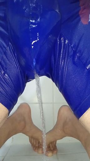 PISSING DESPERATE, BIG COCK AND VENOZA, I GET EVERYTHING WET, SUBMISSIVE, HARD MASTURBATION, CLOSE-UP