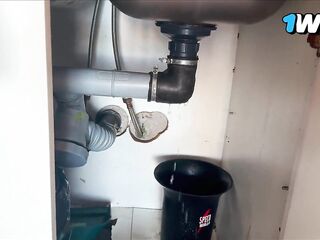 Le Pago al Plomero (Fontanero) con un ANAL DURO