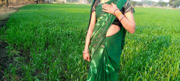 Ritu came to her elder stepsister&amp;#039;s place, walking on the fields on the pretext of full Hindi audio x video